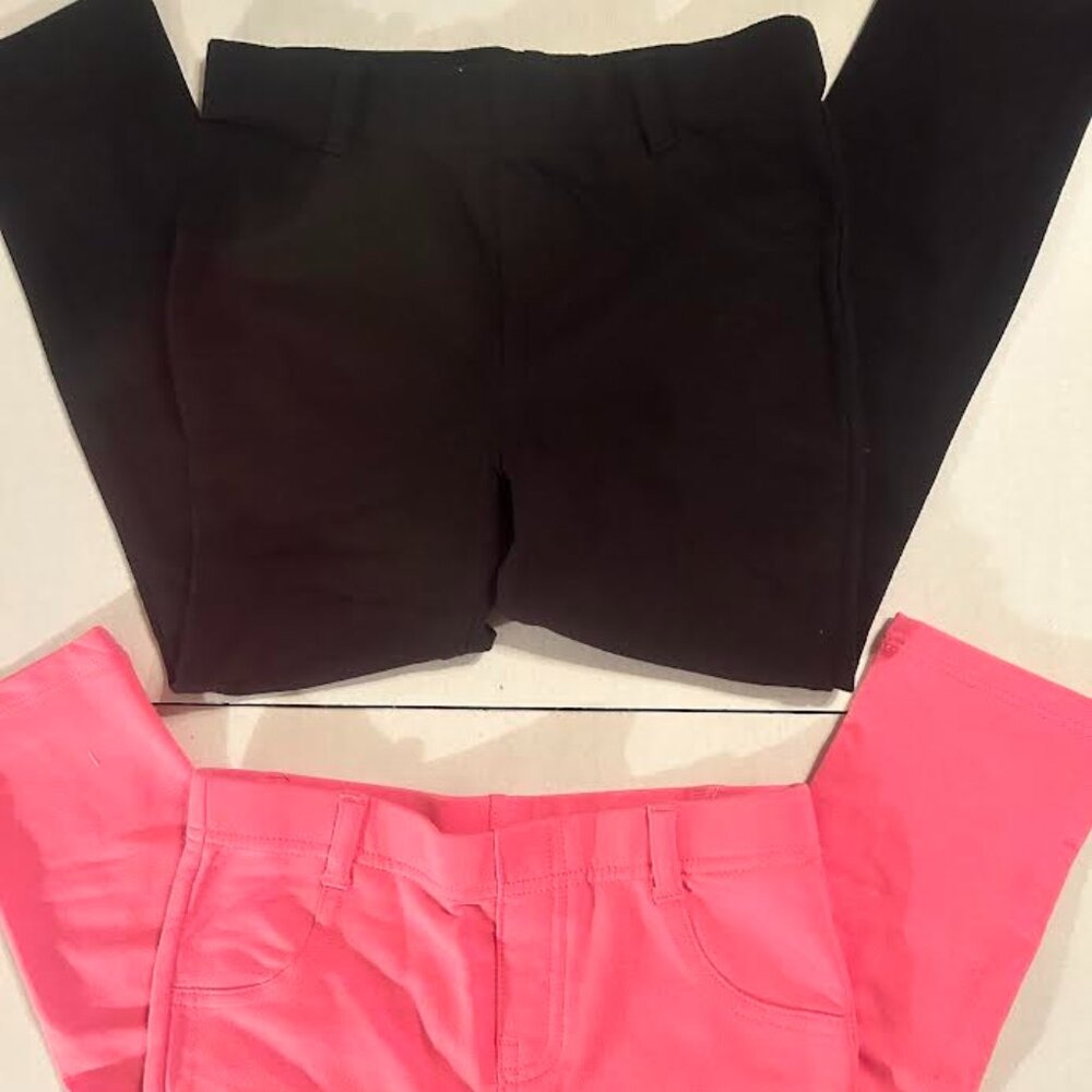 Like New 2 pairs of girl's Garanimals leggings Size 5T